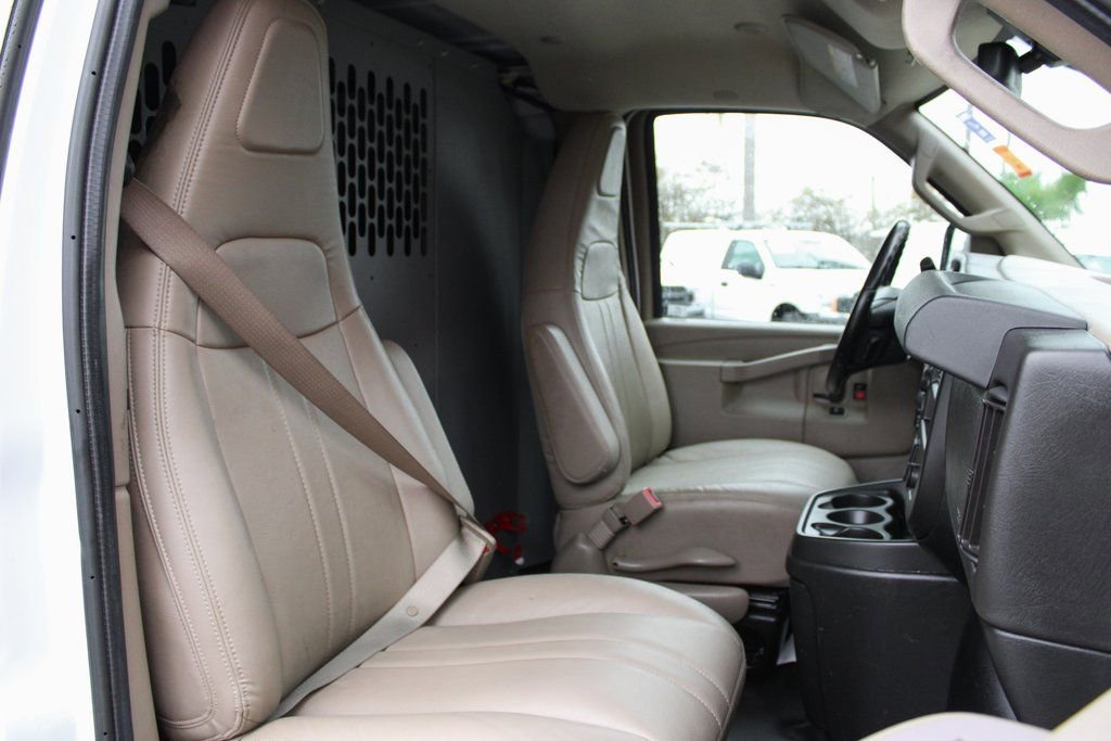 Used 2020 Chevrolet Express 3500 w/ Driver Convenience Package RWD image 33