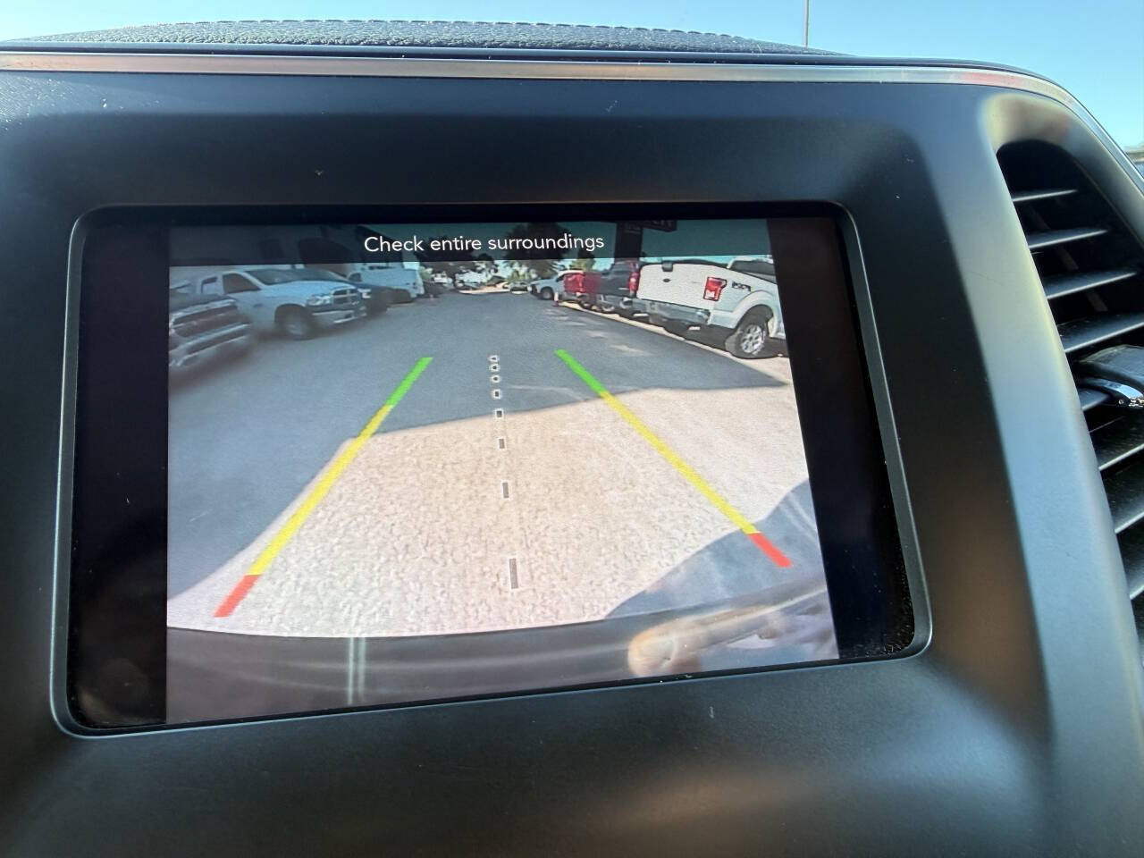 Used 2019 Jeep Cherokee Latitude w/ Popular Appearance Group FWD image 26