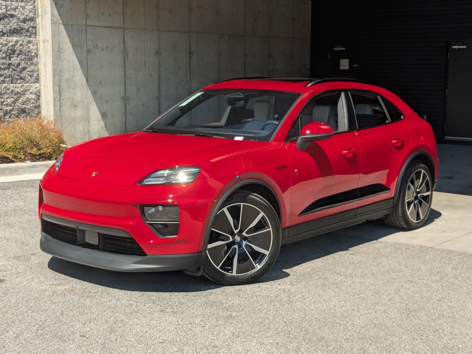 New 2026 Porsche Macan 4 Electric AWD/4WD image 1
