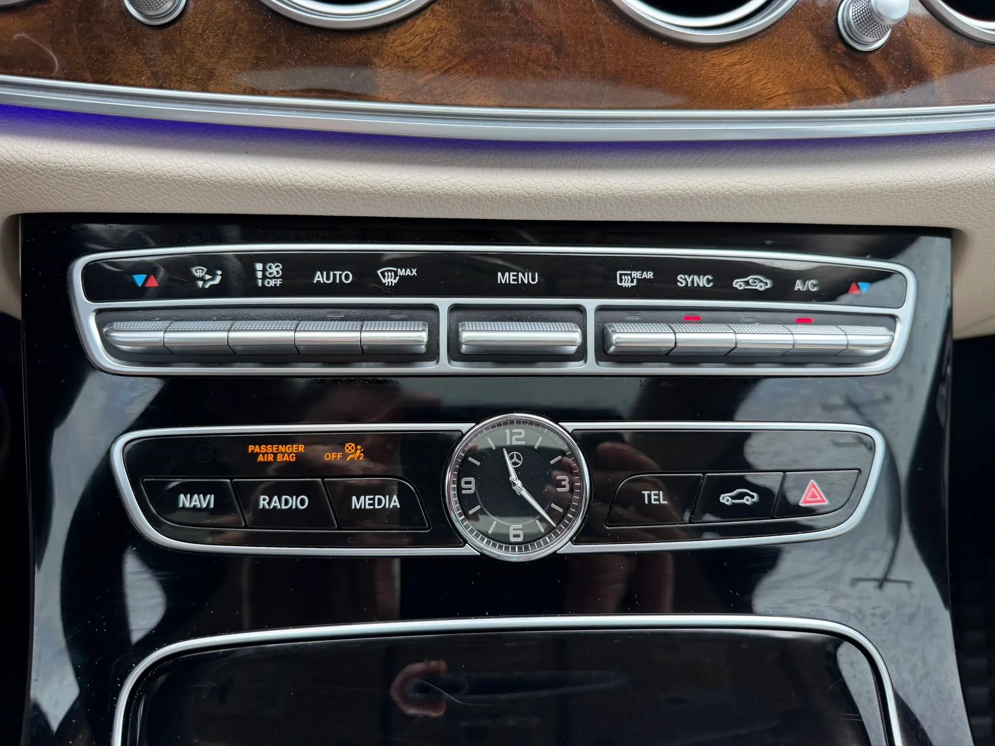 Used 2017 Mercedes-Benz E 400 4MATIC Wagon image 33