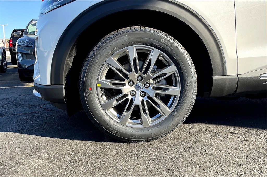 New 2026 Ford Explorer Platinum image 11