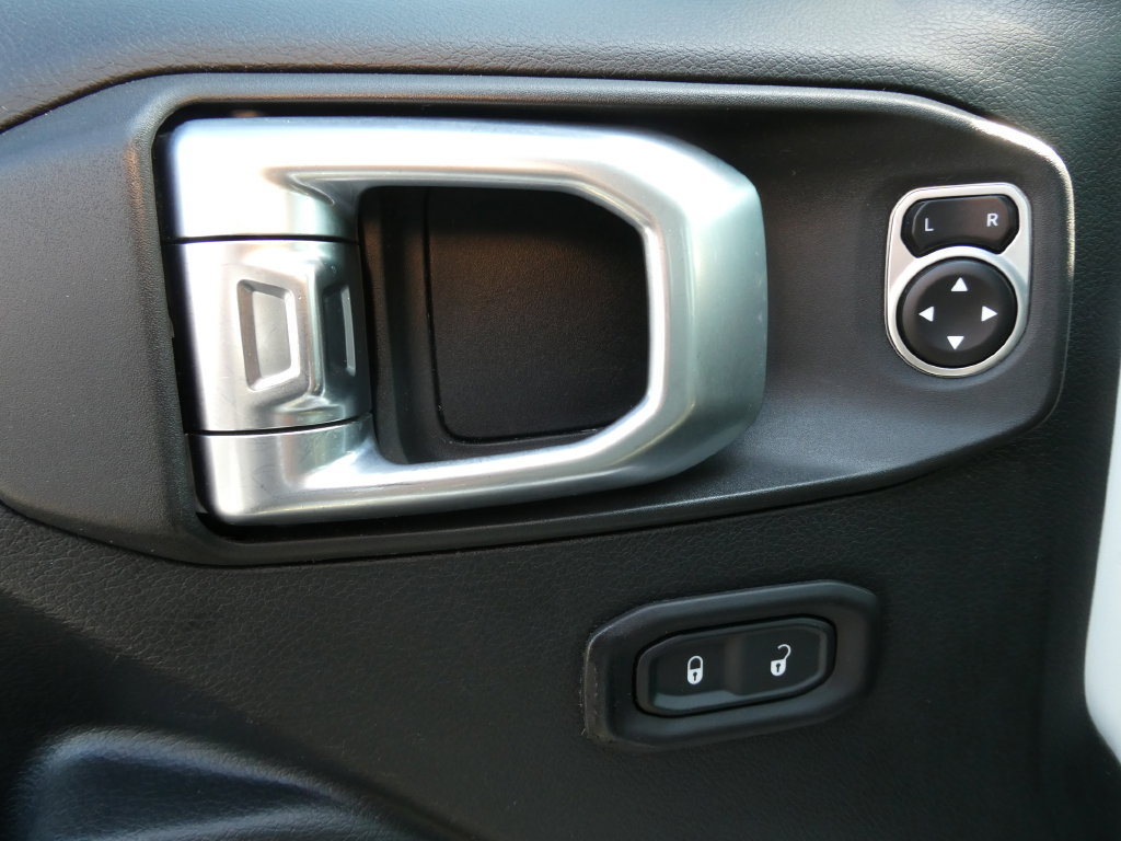 Used 2018 Jeep Wrangler Unlimited Sport S AWD/4WD image 22