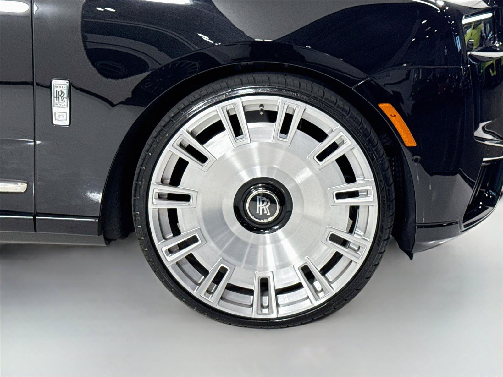 Used 2025 Rolls-Royce Cullinan AWD/4WD image 40