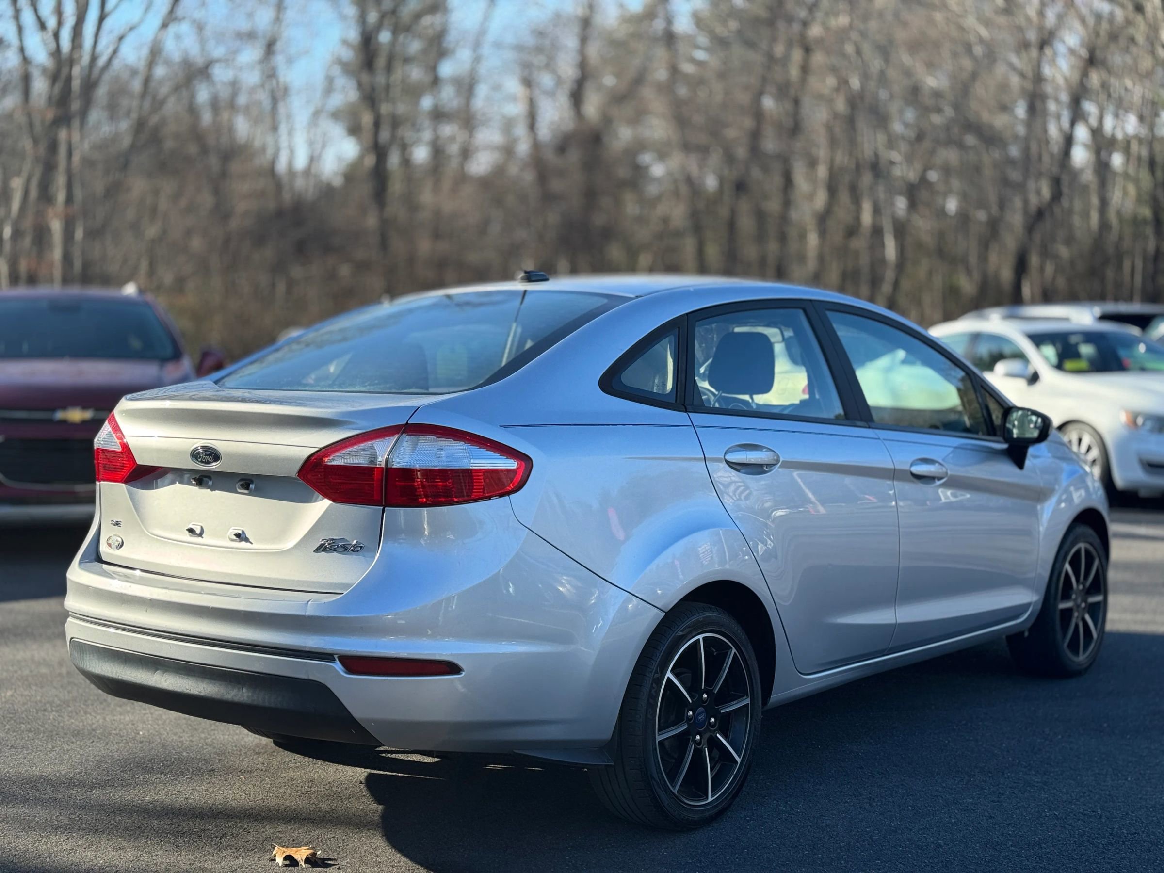 Used 2017 Ford Fiesta SE image 5