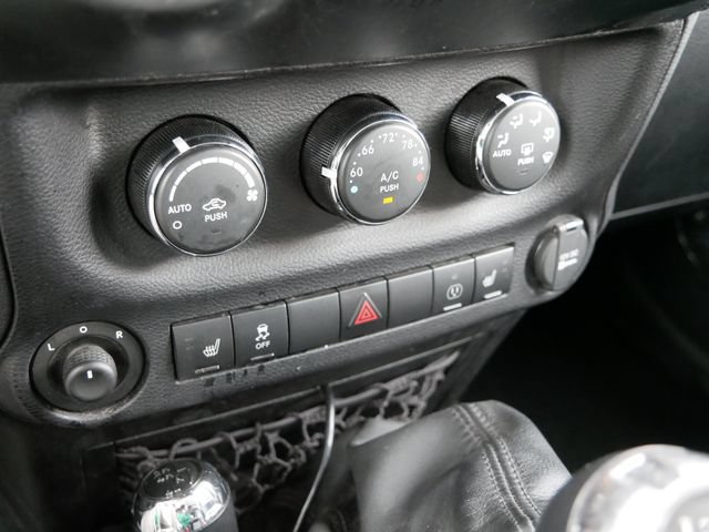 Used 2013 Jeep Wrangler Unlimited Sahara w/ Dual Top Group AWD/4WD image 23