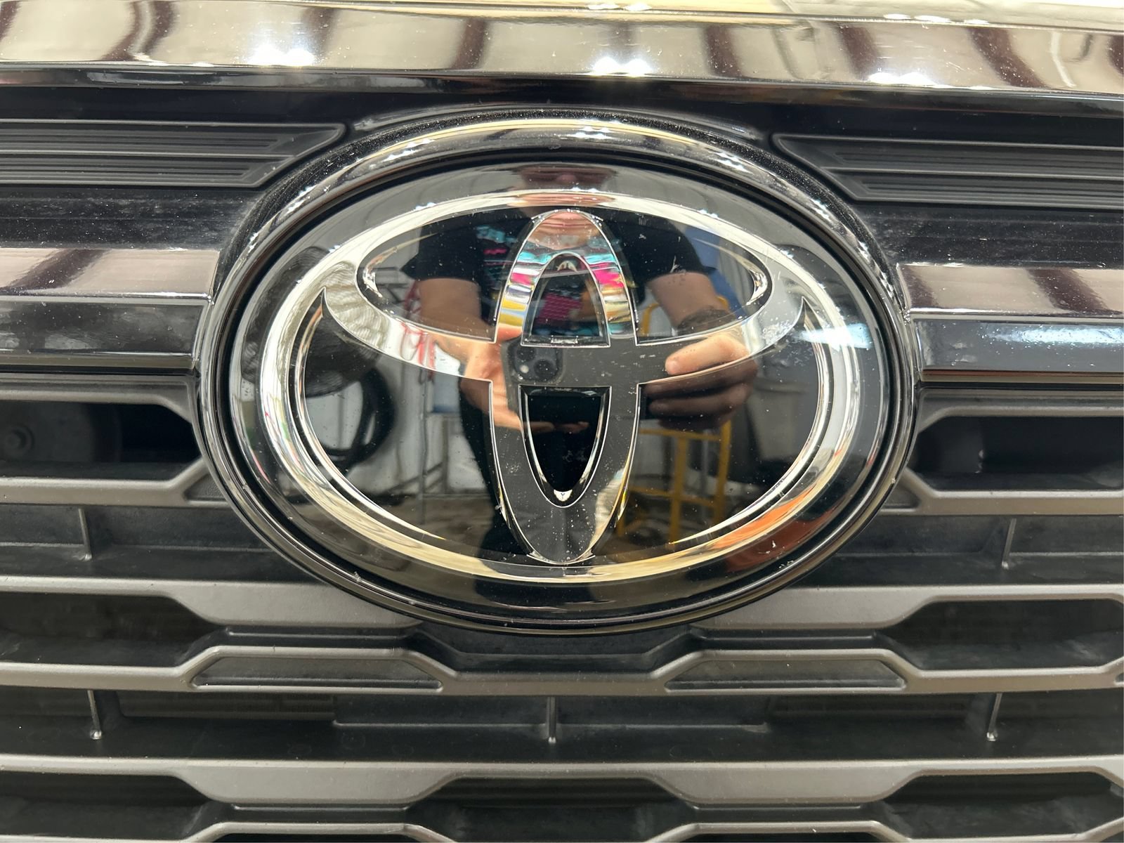 Used 2025 Toyota RAV4 XLE FWD image 23