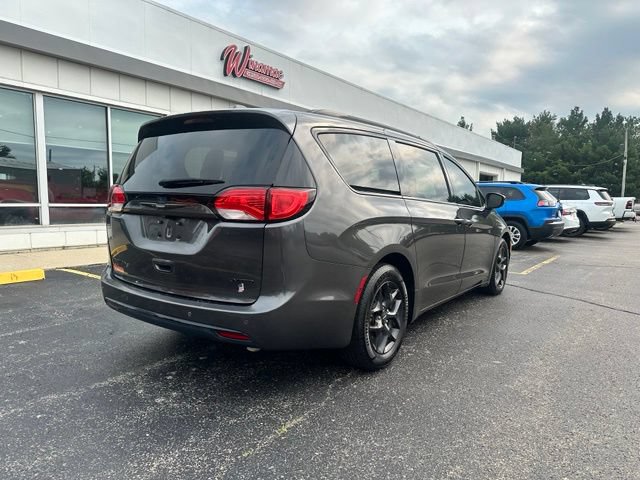 Used 2019 Chrysler Pacifica Limited w/ S Appearance Package FWD image 8