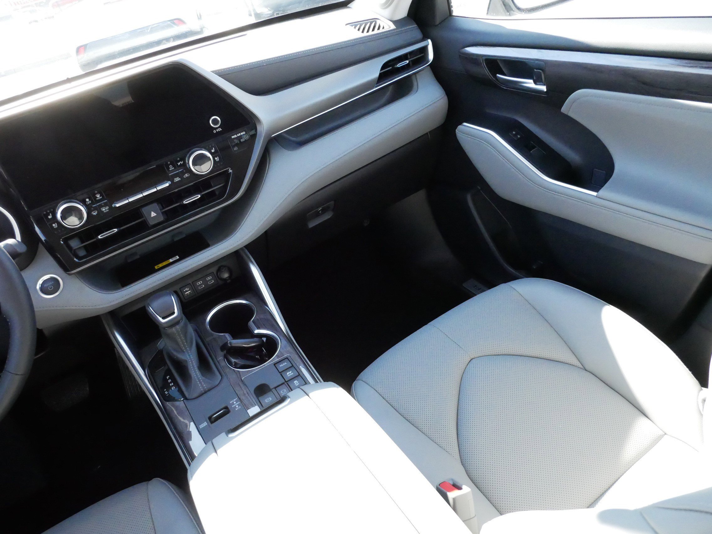 Certified 2025 Toyota Highlander Limited image 11