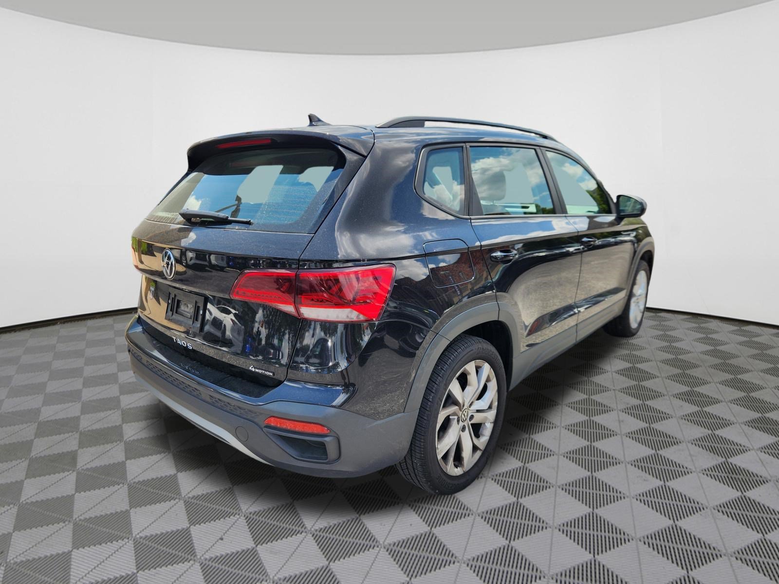 Used 2023 Volkswagen Taos S w/ Driver Assistance Package AWD/4WD image 4