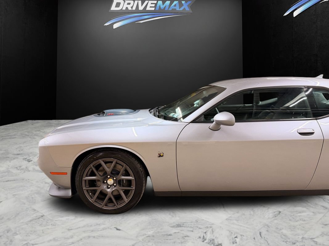 Used 2016 Dodge Challenger R/T Scat Pack RWD image 9