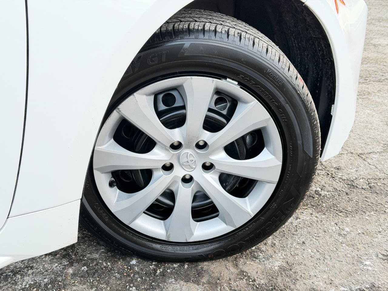Used 2021 Toyota Corolla LE FWD image 69
