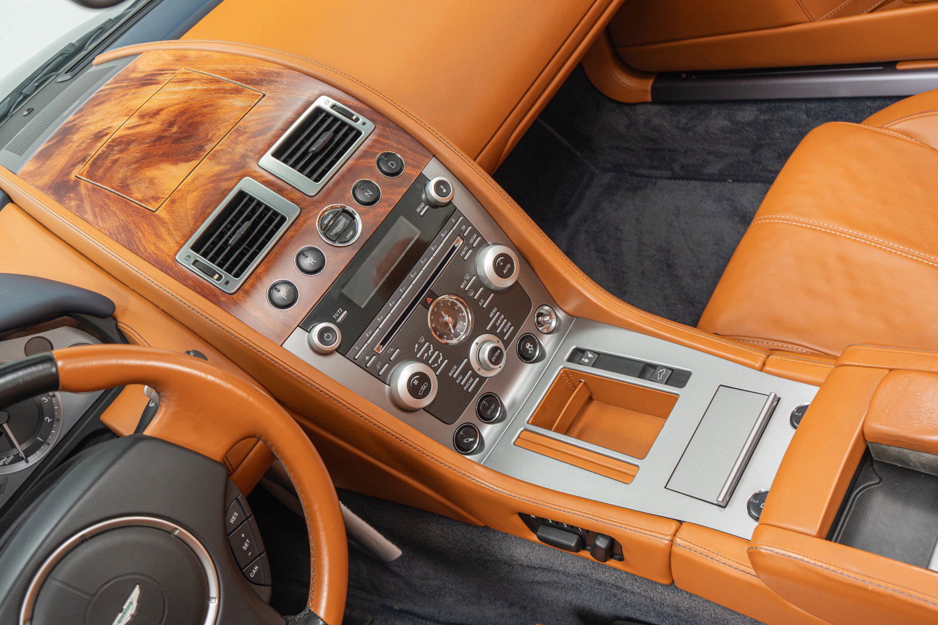 Used 2011 Aston Martin DB9 Volante RWD image 26