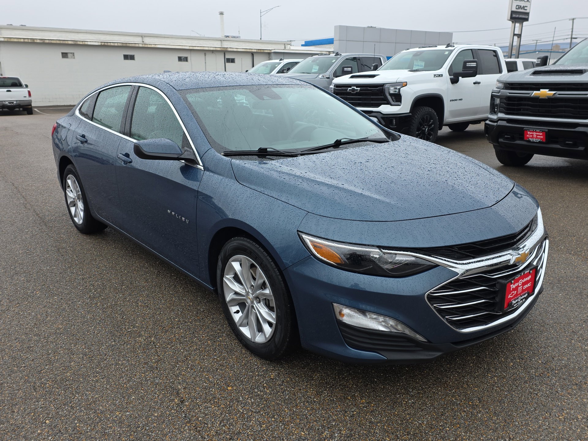 Used 2025 Chevrolet Malibu LT image 2
