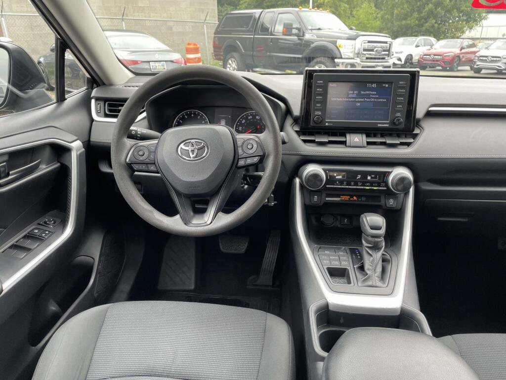 Used 2020 Toyota RAV4 LE AWD/4WD image 2