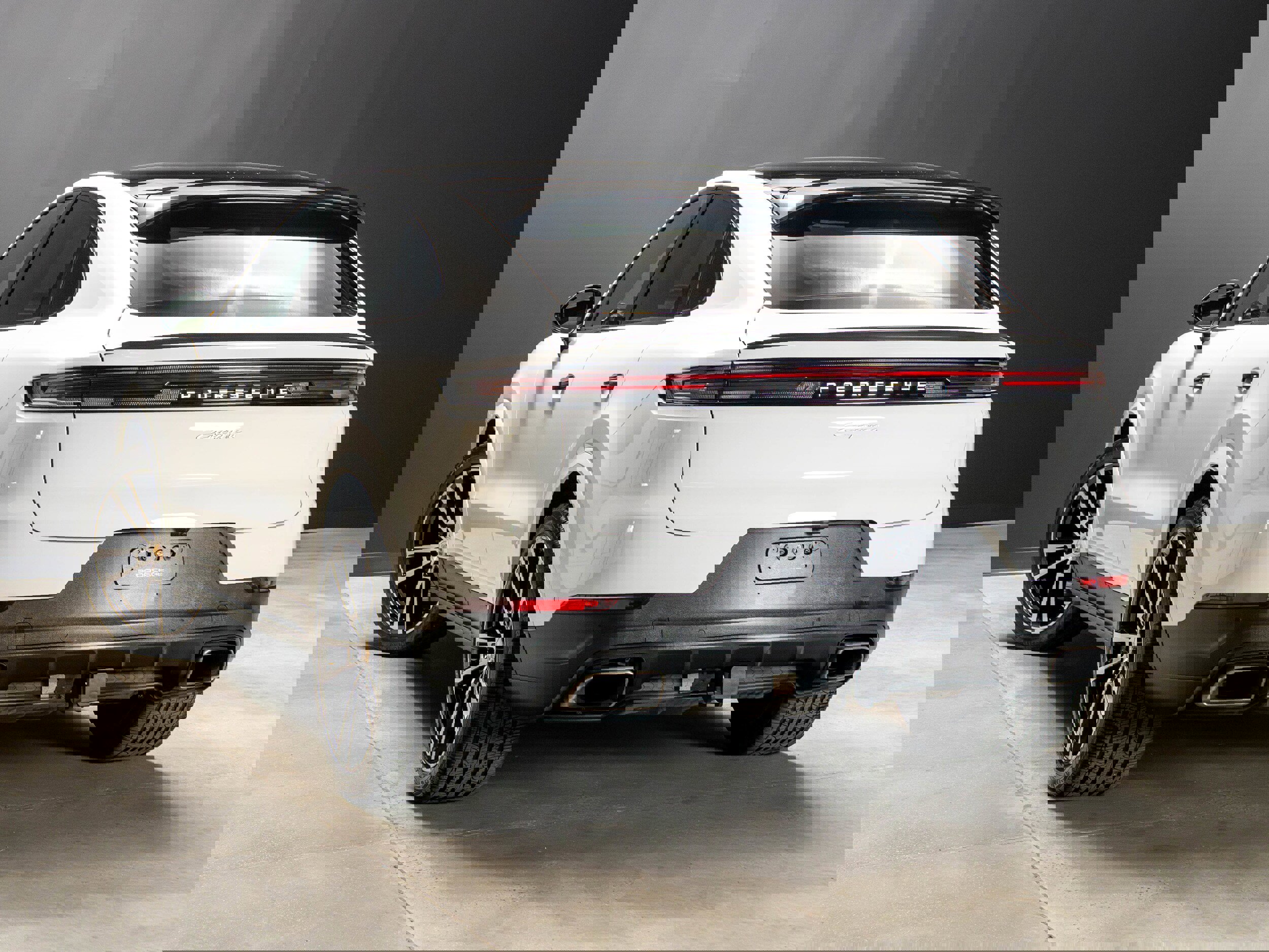 Certified 2024 Porsche Cayenne Coupe image 3