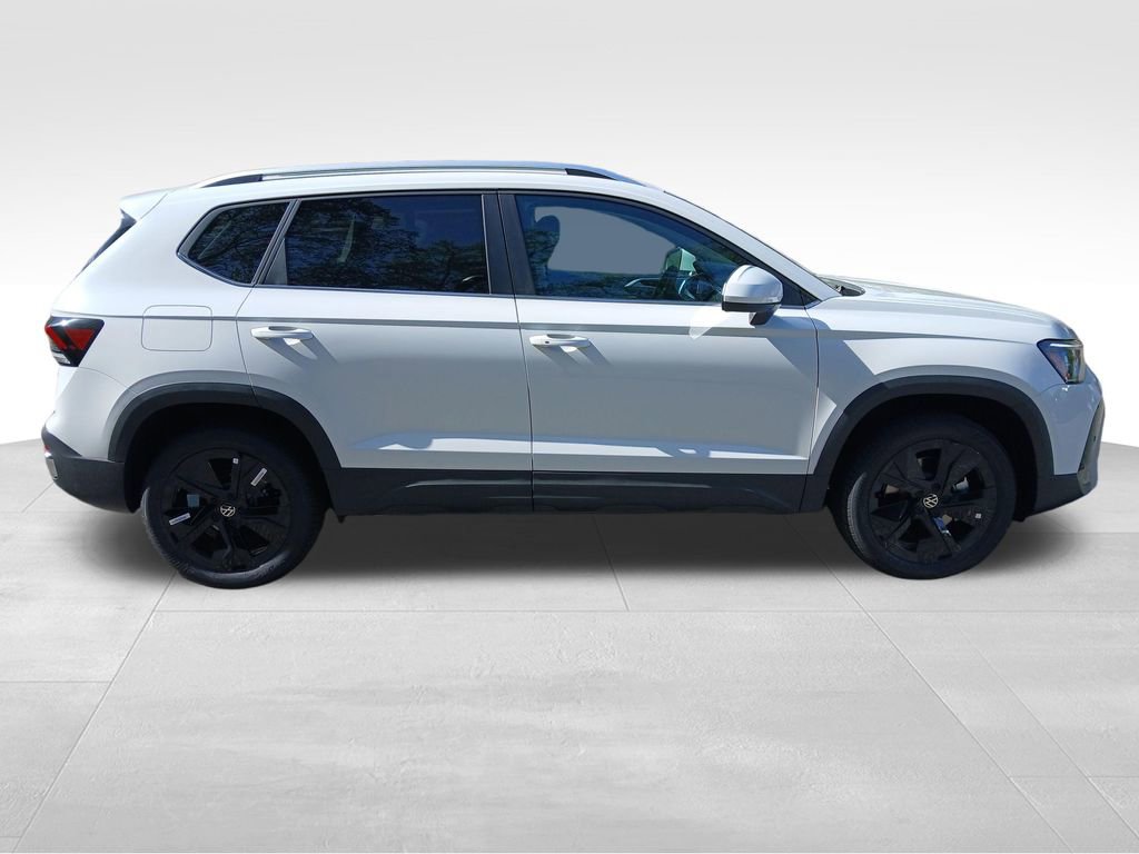 New 2026 Volkswagen Taos SE FWD image 6