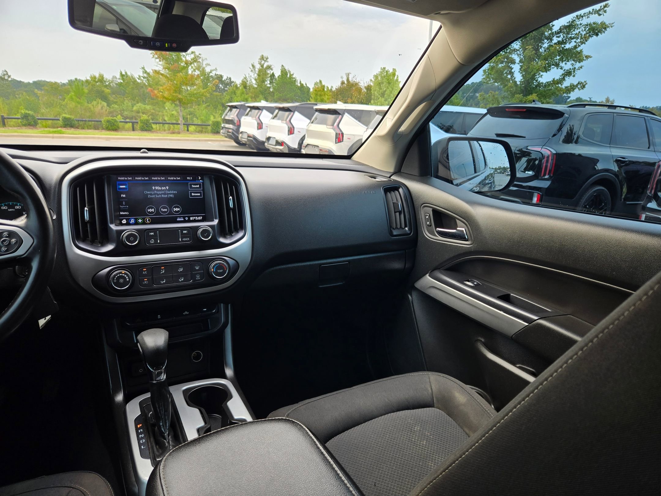 Used 2022 Chevrolet Colorado LT w/ LT Convenience Package image 11