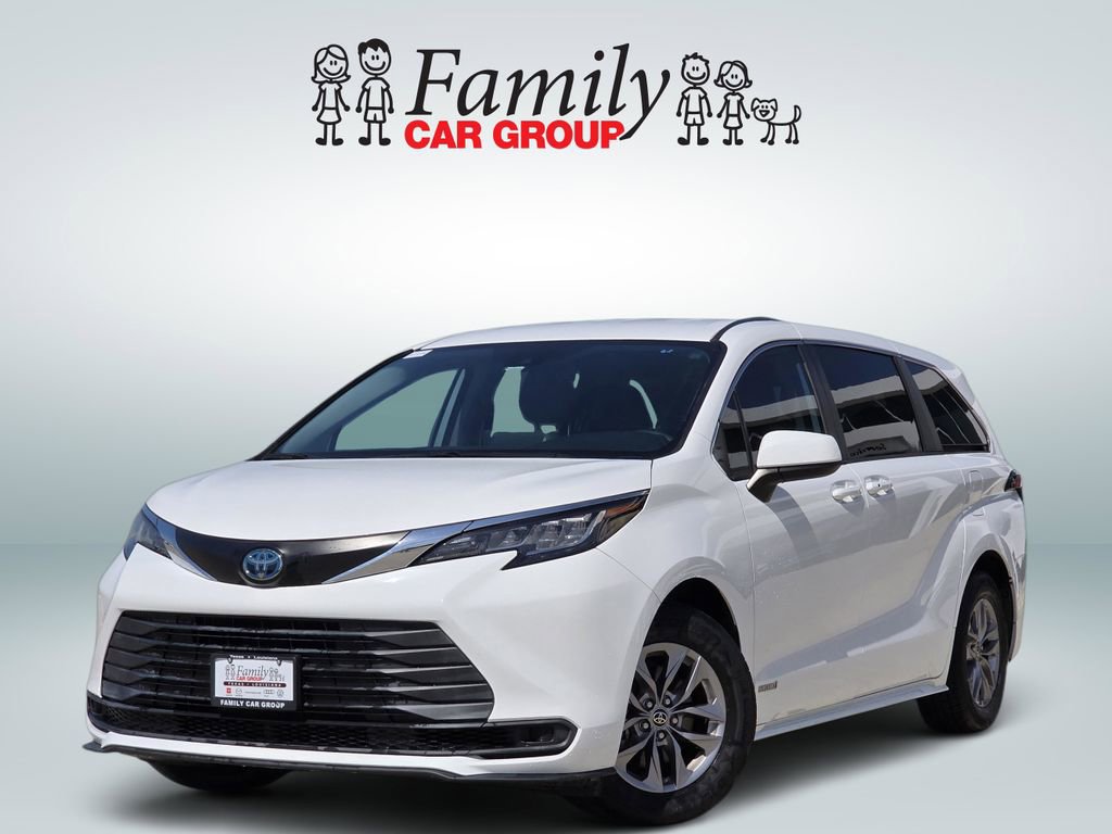 Used 2021 Toyota Sienna LE image 1