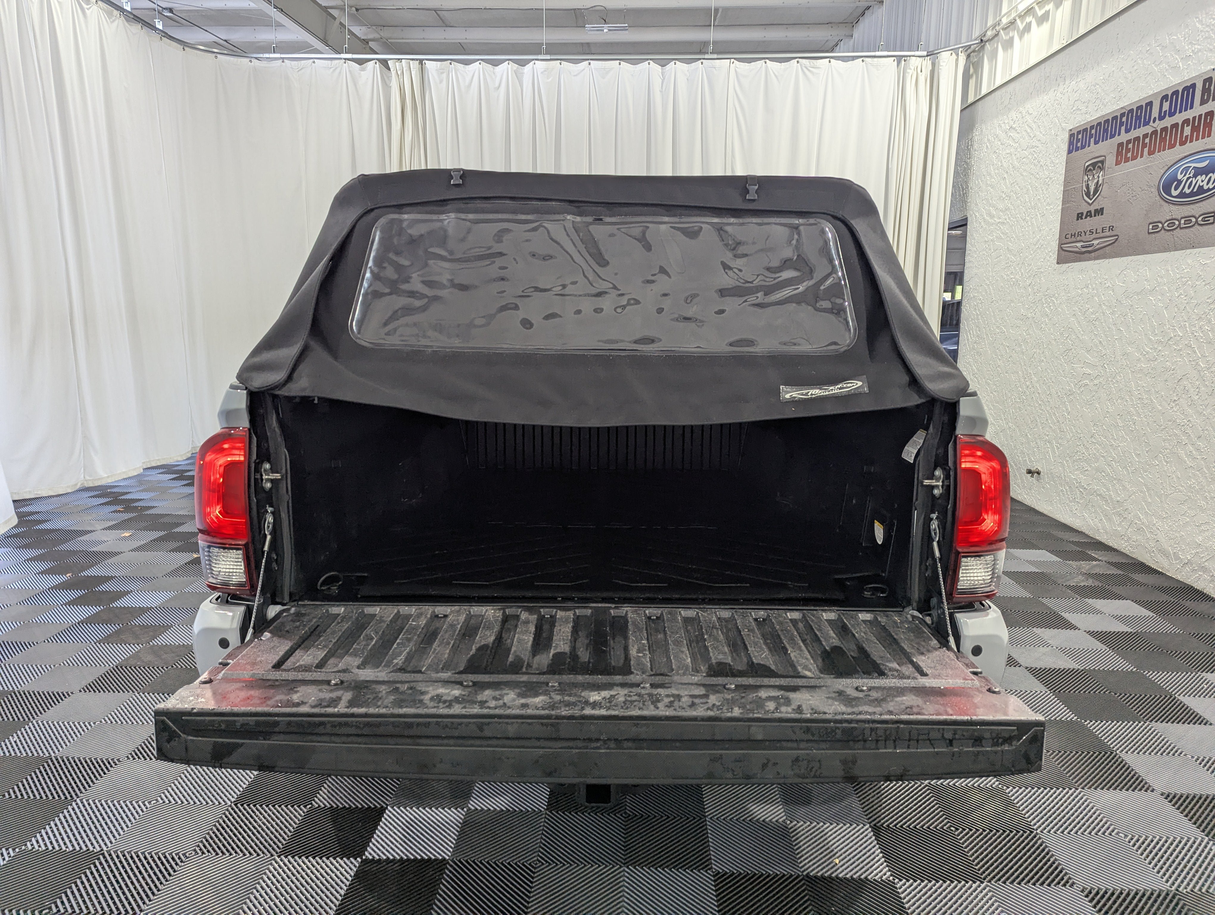 Used 2019 Toyota Tacoma TRD Off-Road AWD/4WD image 9