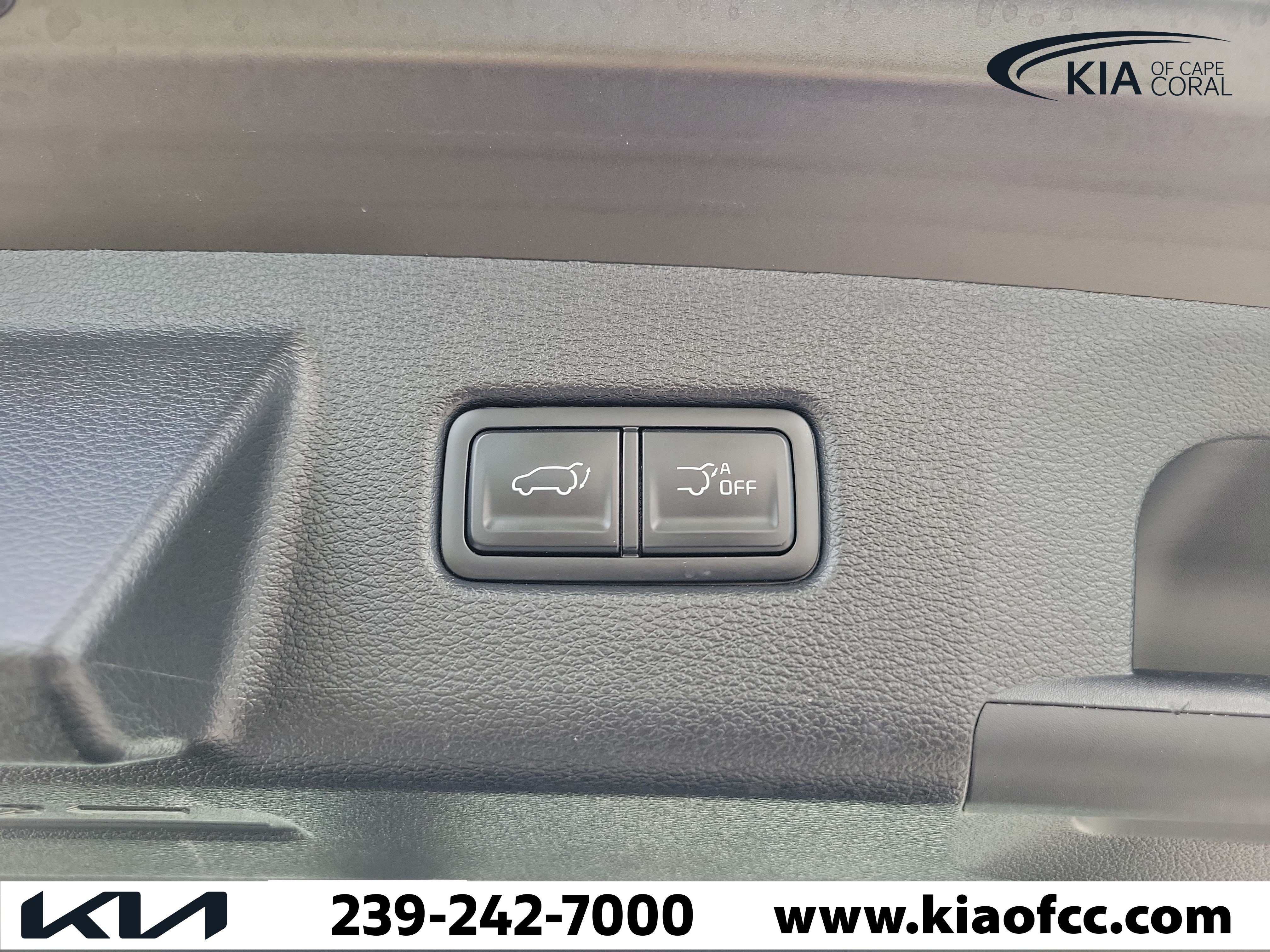 Certified 2024 Kia Telluride EX w/ EX Captain's Chair Package FWD image 11
