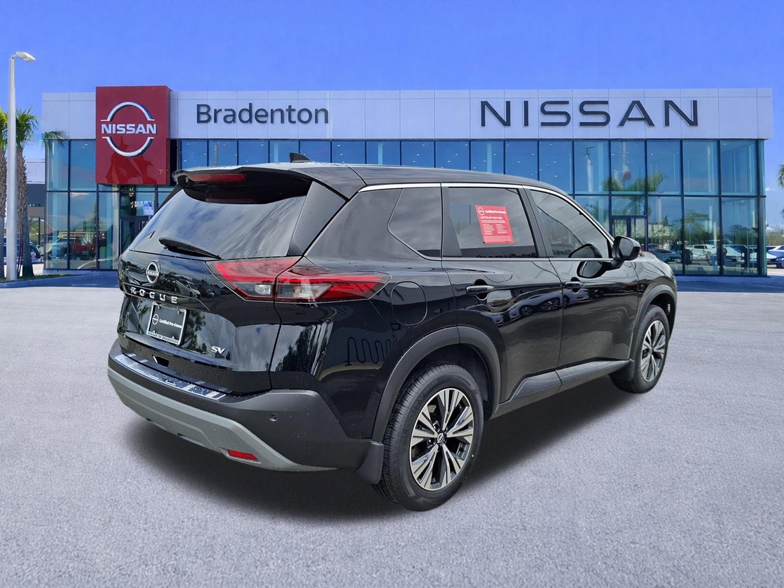 Used 2023 Nissan Rogue SV image 5