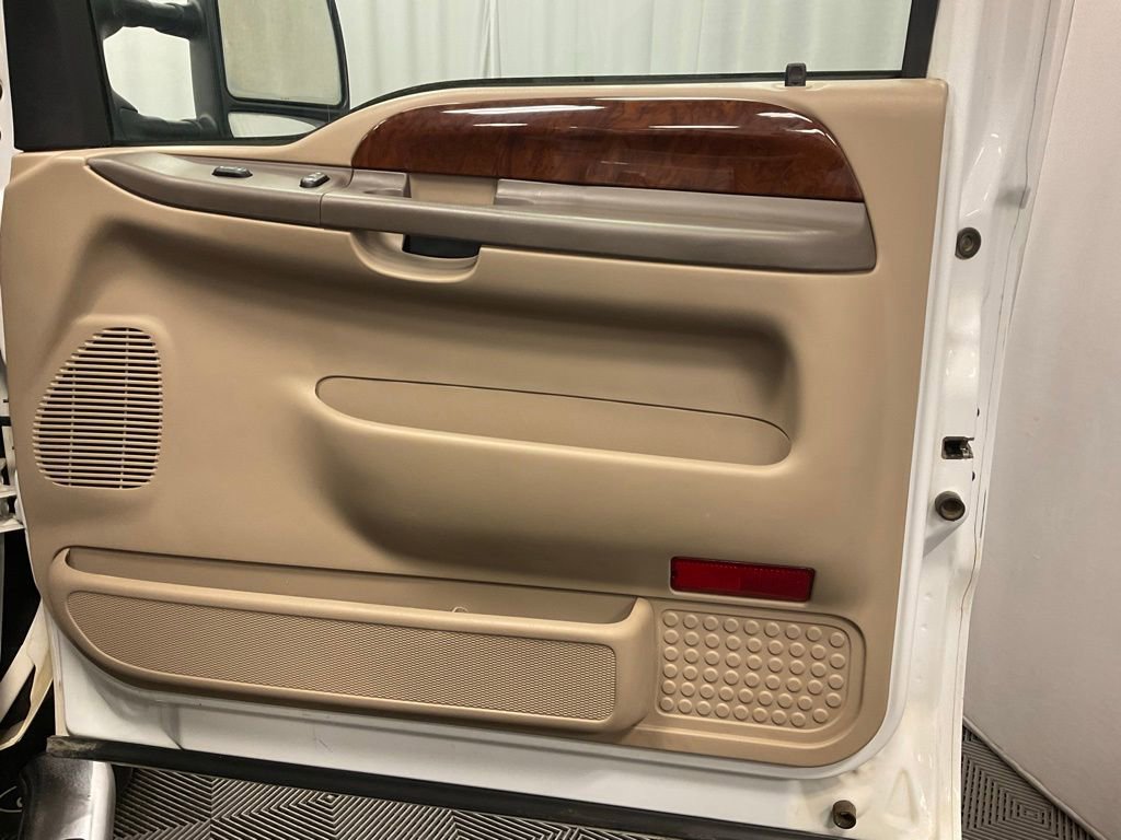 Used 2004 Ford F350 Lariat image 25