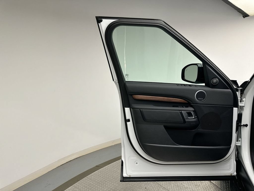 Certified 2025 Land Rover Discovery S AWD/4WD image 22