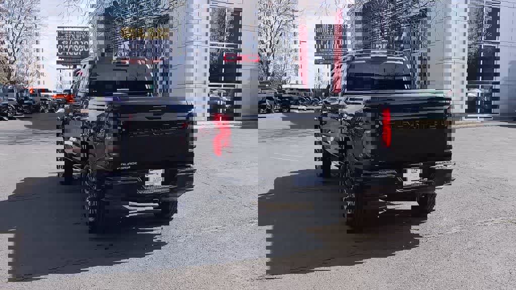 Used 2024 Chevrolet Colorado Z71 w/ Z71 Convenience Package 2 image 7