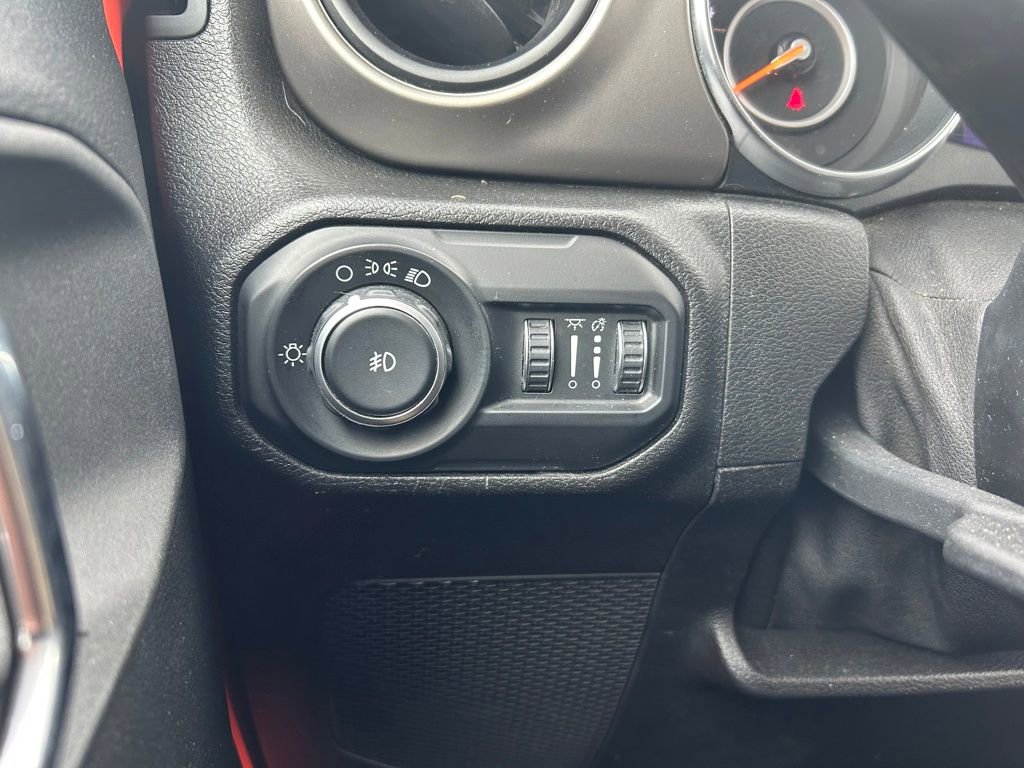 Used 2018 Jeep Wrangler Unlimited Sport image 21