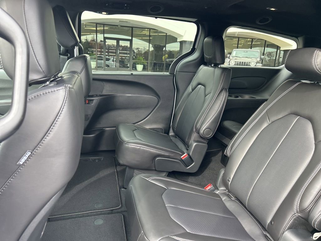 New 2026 Chrysler Pacifica Select AWD/4WD image 16
