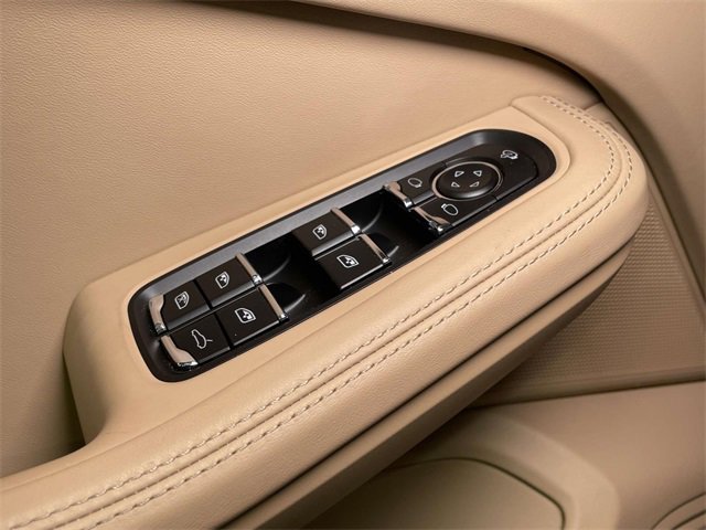 Used 2025 Porsche Macan image 39