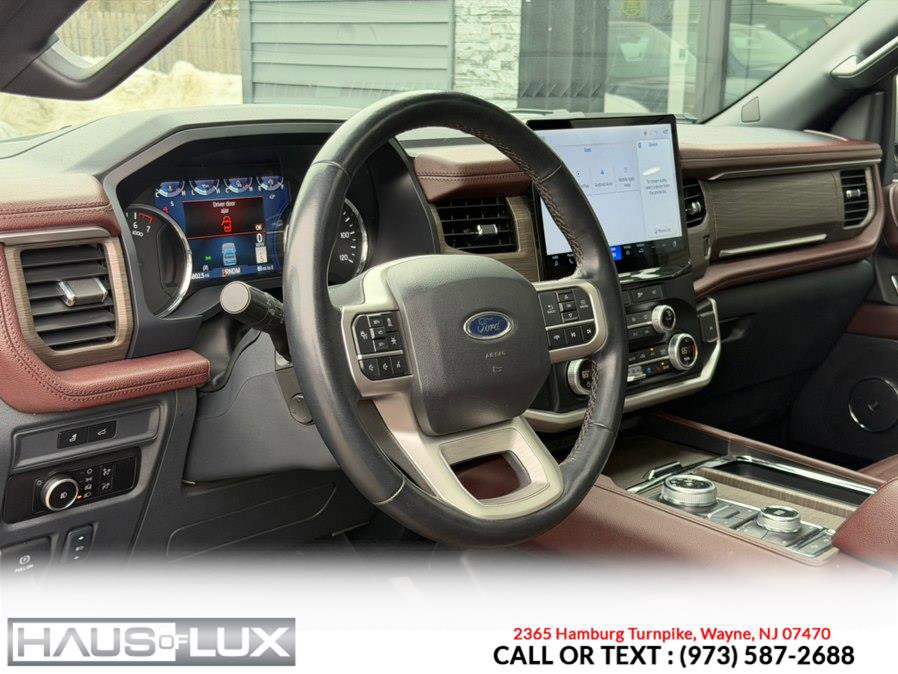 Used 2024 Ford Expedition Limited image 12
