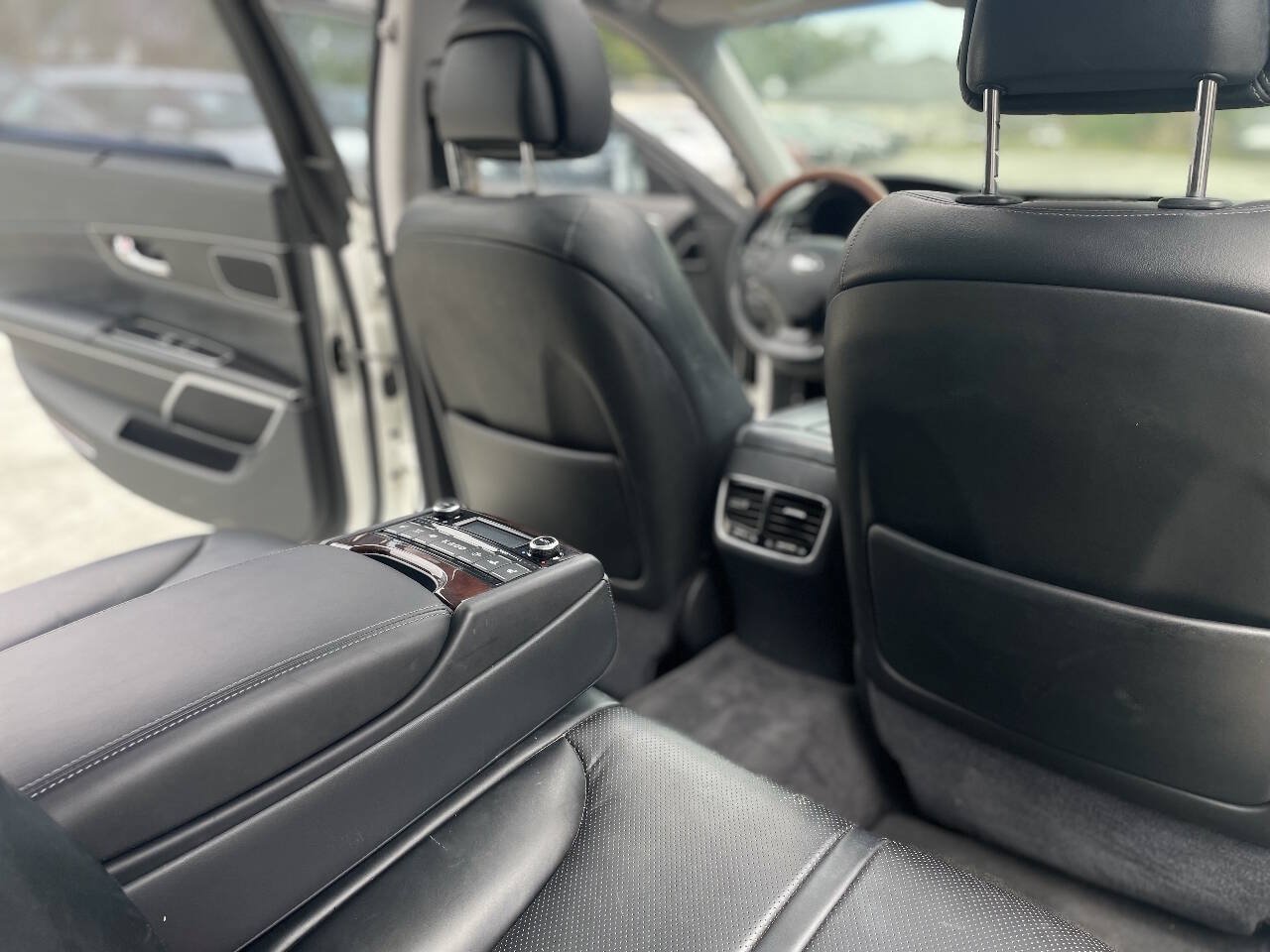Used 2016 Kia K900 Luxury RWD image 31