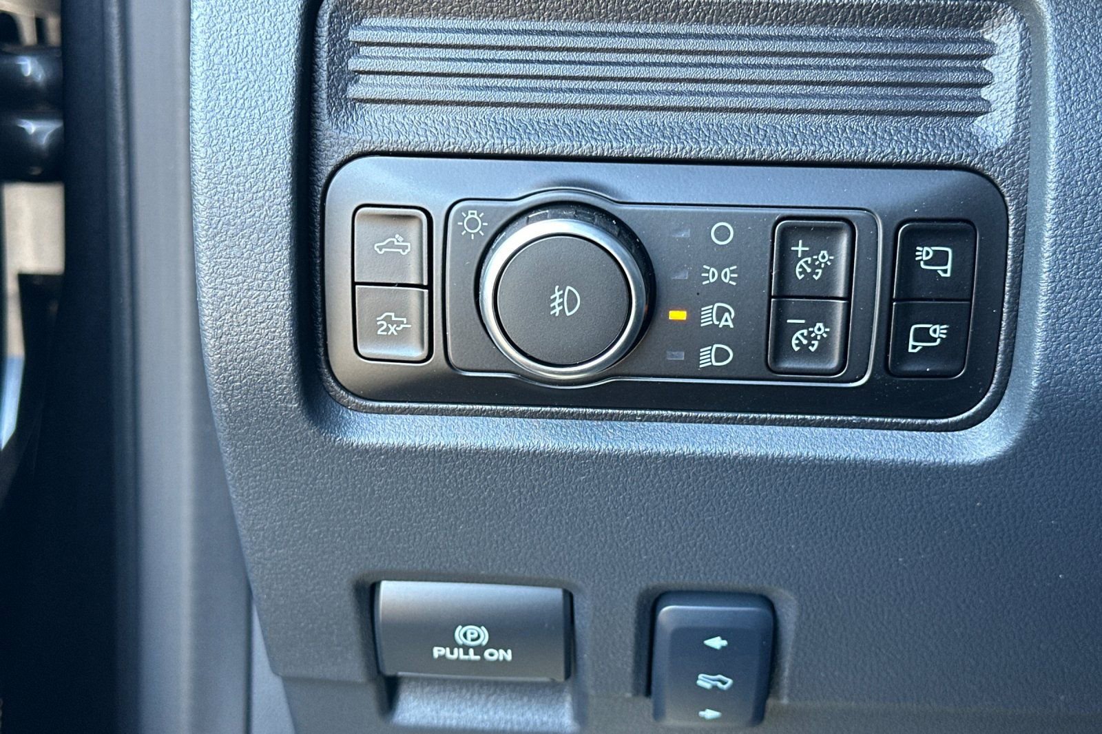 New 2026 Ford F350 Lariat w/ Black Appearance Package image 31