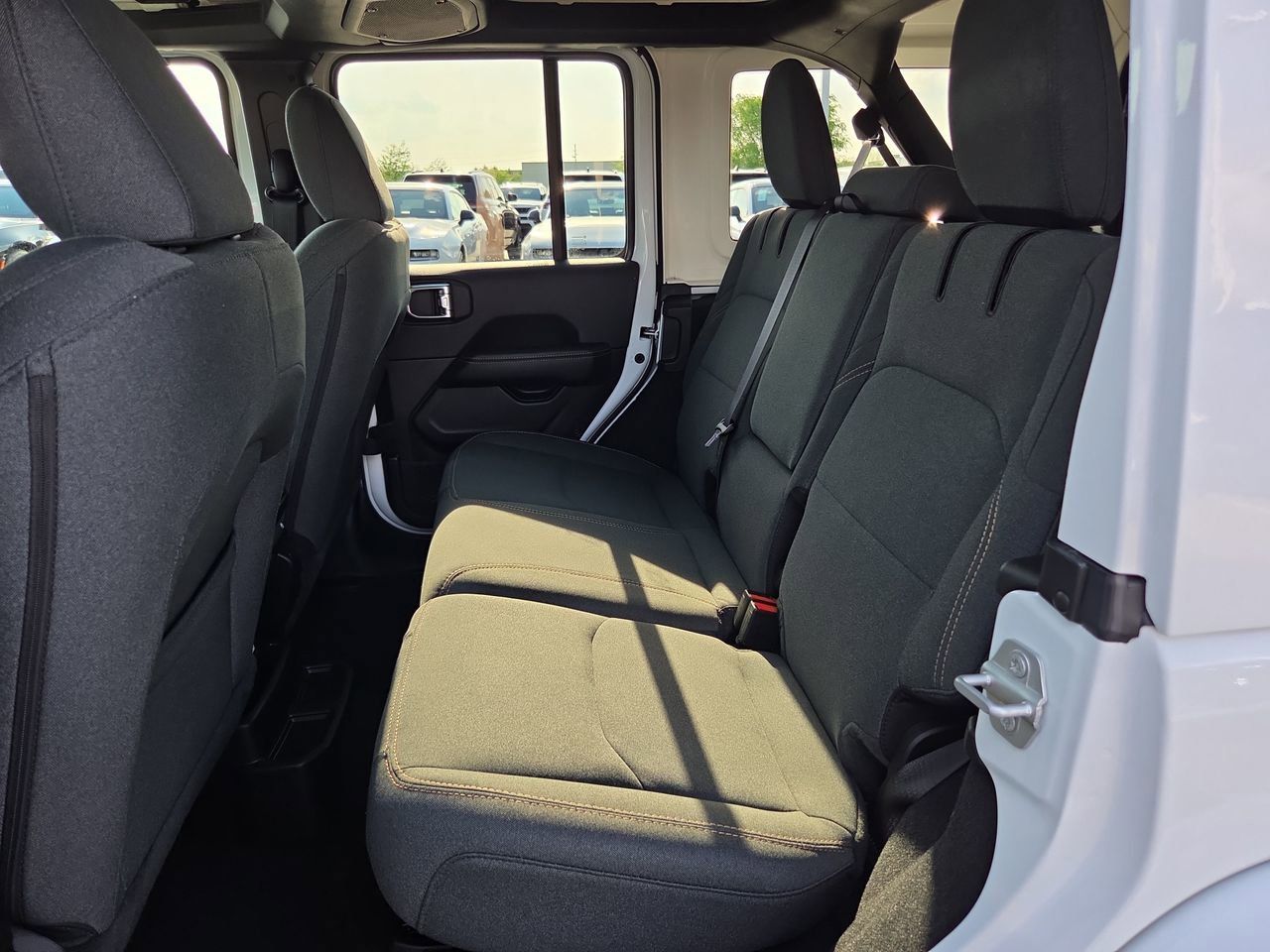 Used 2025 Jeep Wrangler Unlimited Sahara AWD/4WD image 14