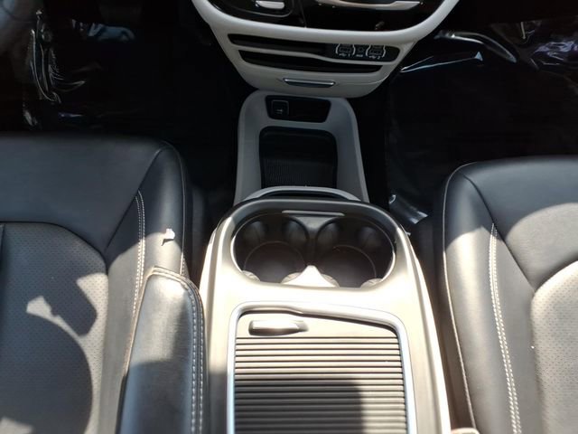 Used 2024 Chrysler Pacifica Touring-L FWD image 19