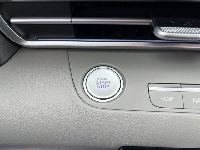 Used 2025 Hyundai Elantra SEL image 20