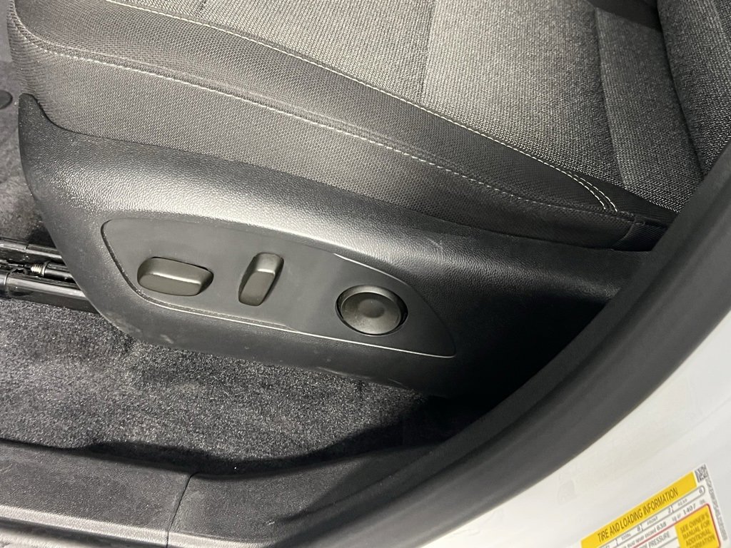 Used 2025 GMC Acadia Elevation image 27