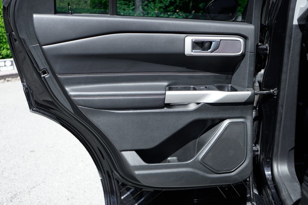 Used 2022 Ford Explorer XLT w/ Equipment Group 202A image 33