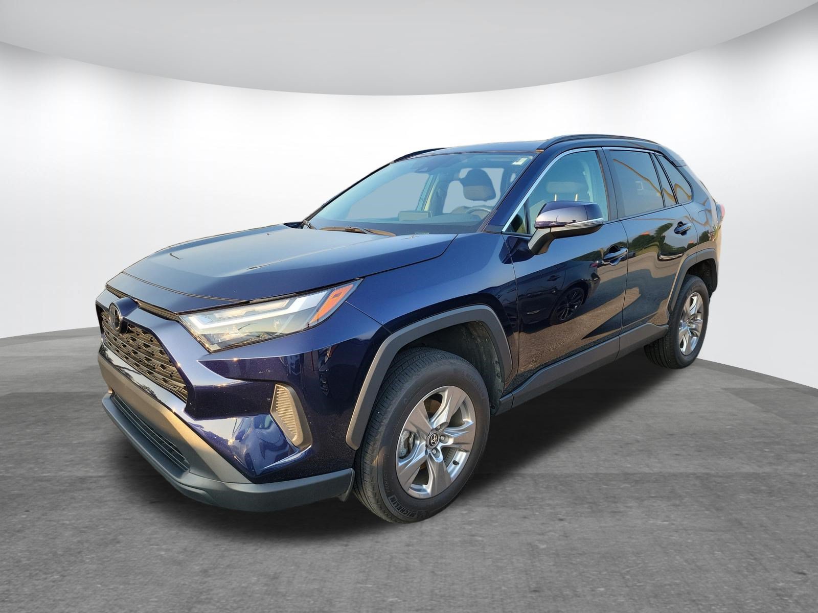 Used 2025 Toyota RAV4 XLE w/ Convenience Package FWD image 3