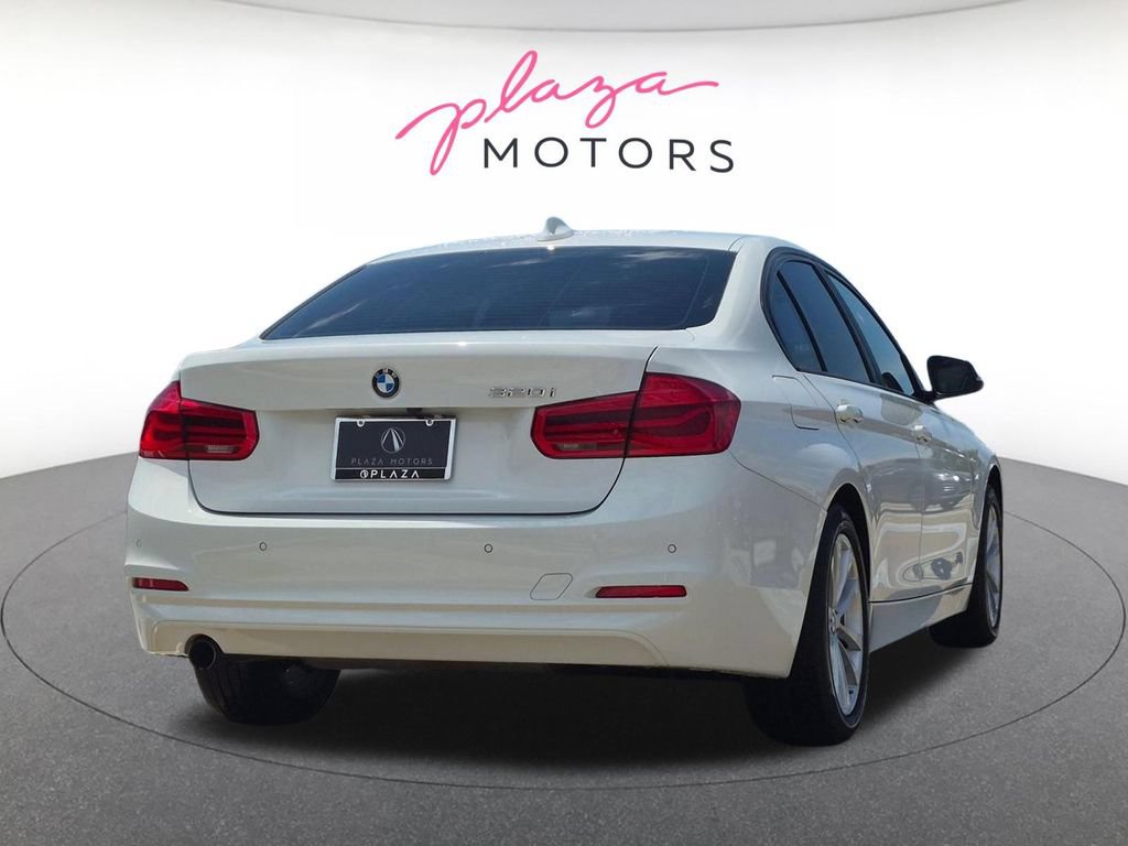 Used 2016 BMW 320i Sedan RWD image 5
