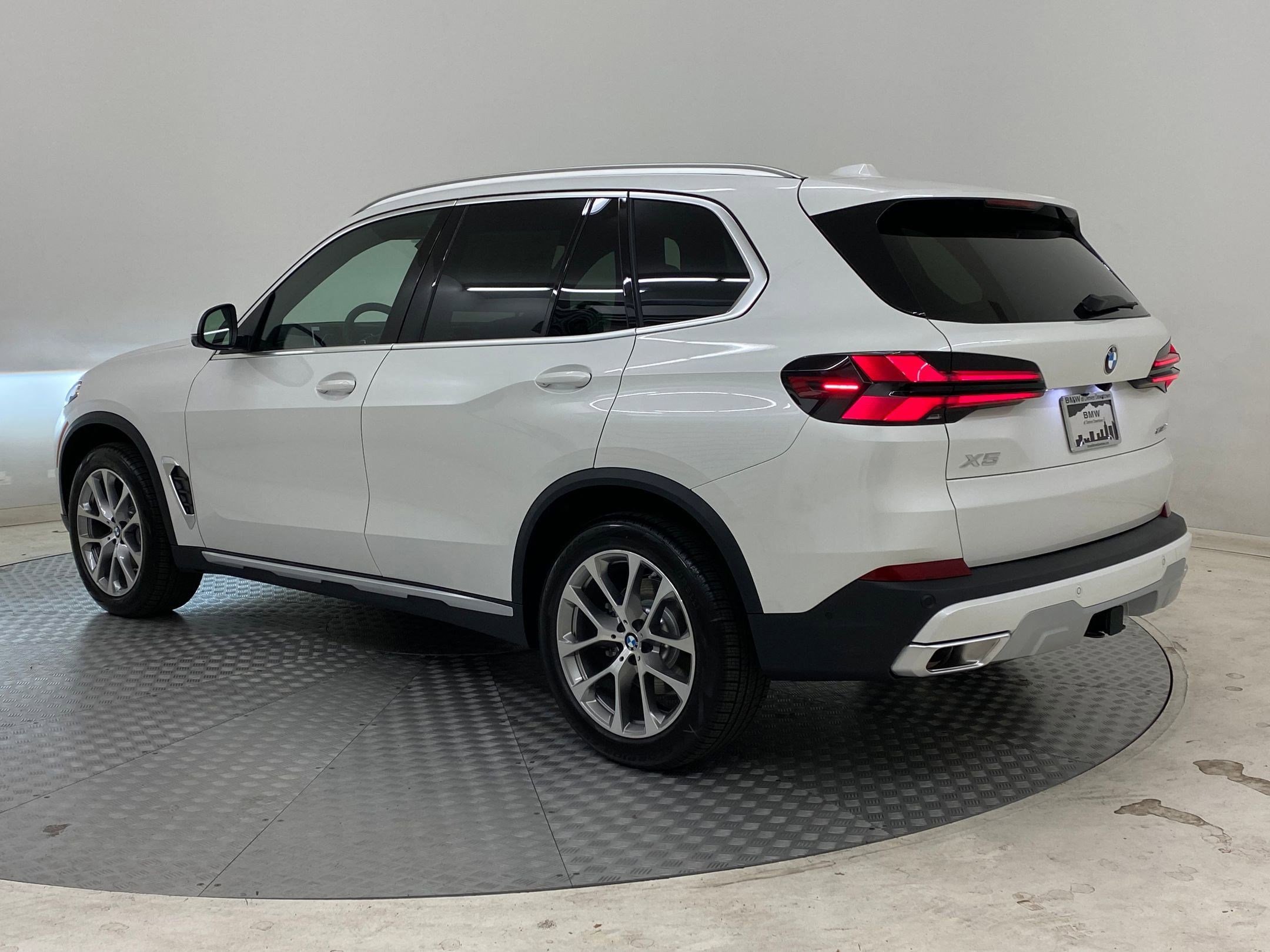 Used 2026 BMW X5 xDrive40i image 3