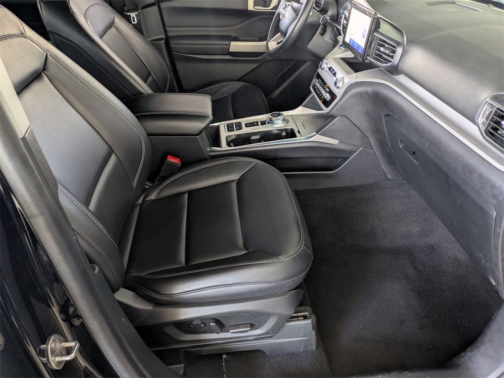 Used 2024 Ford Explorer XLT w/ Equipment Group 202A image 31