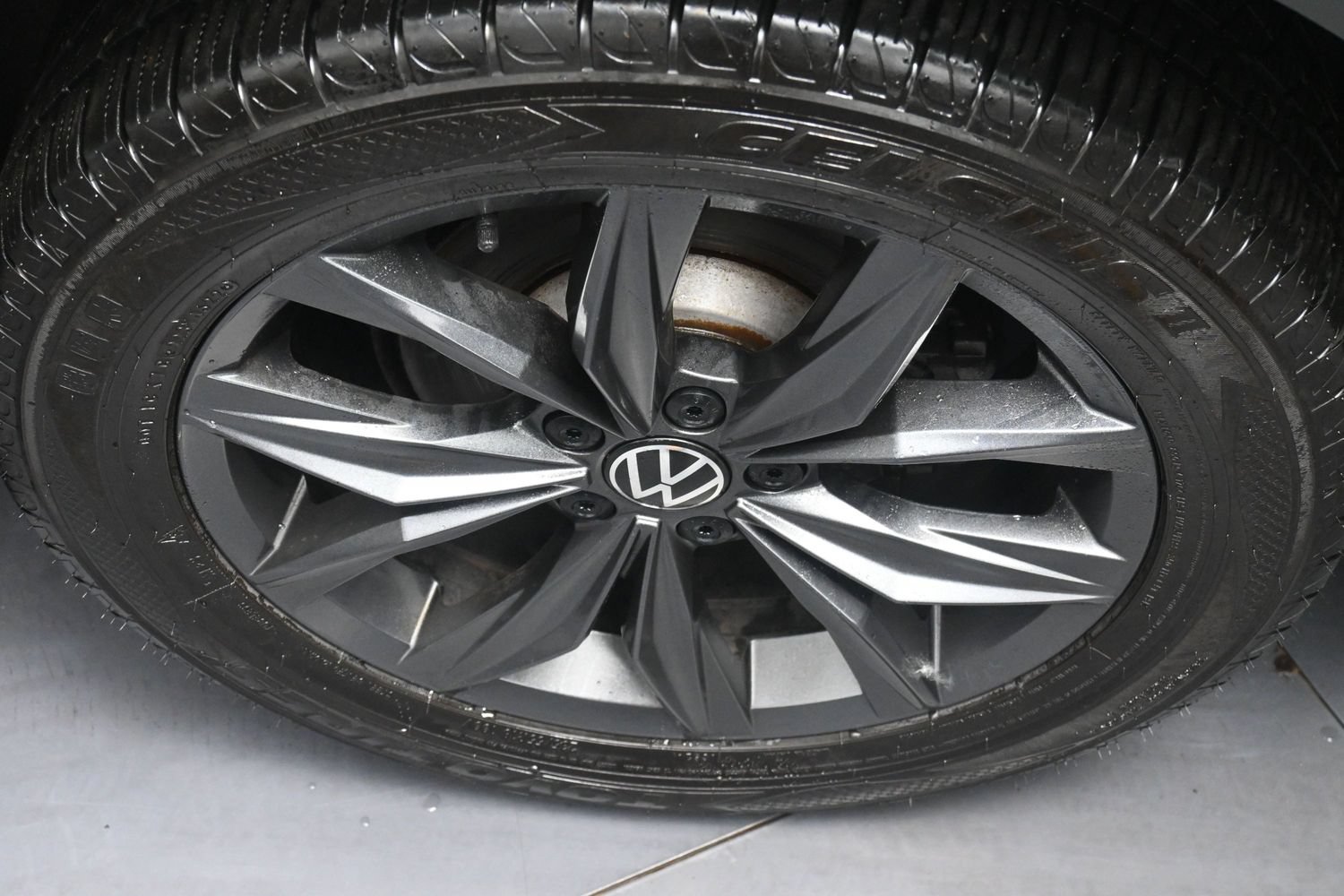 Used 2023 Volkswagen Tiguan SE AWD/4WD image 24