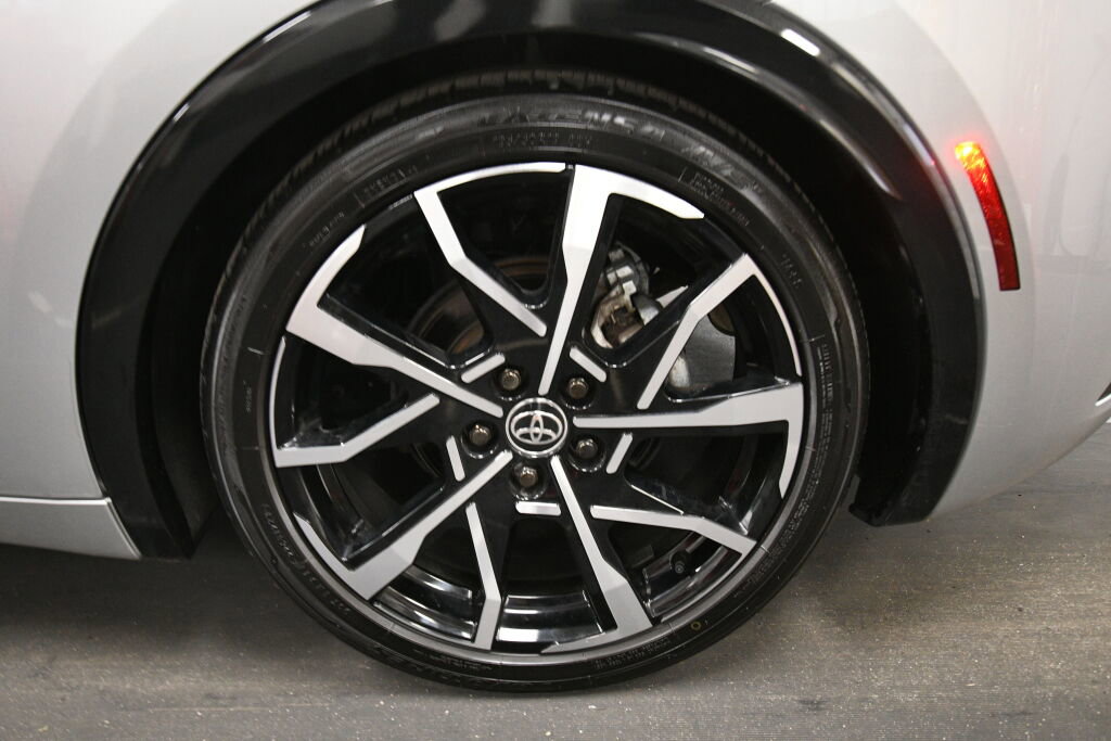 Used 2023 Toyota Prius Prime FWD image 33