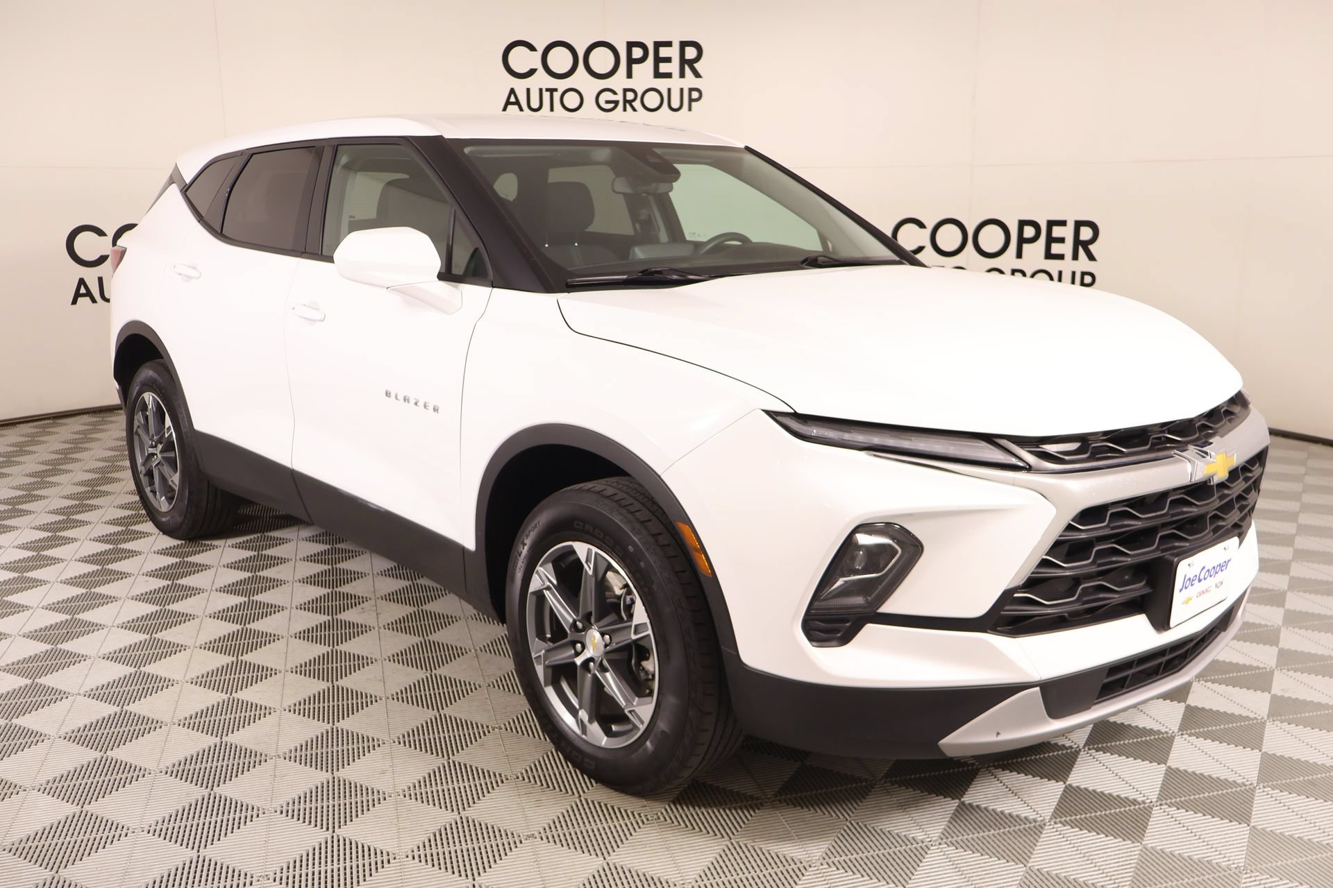 Used 2025 Chevrolet Blazer LT FWD image 1