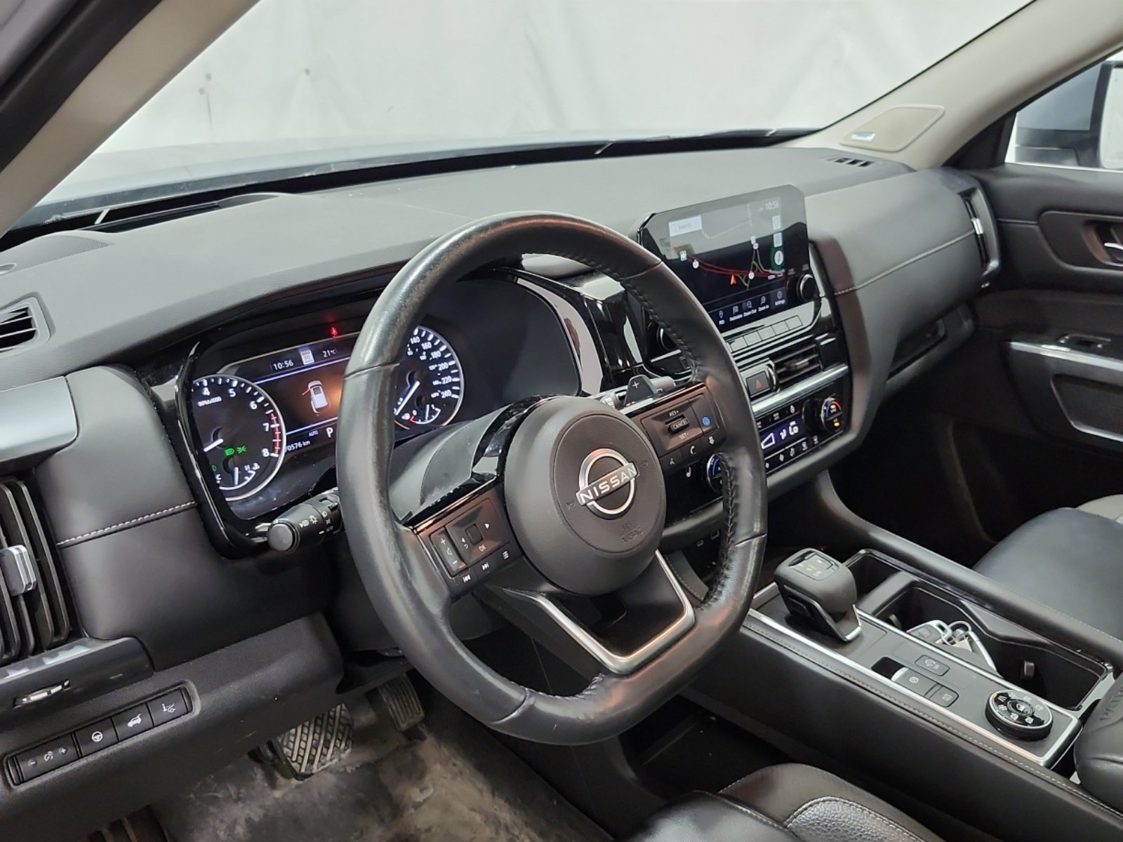 Used 2023 Nissan Pathfinder SL AWD/4WD image 12