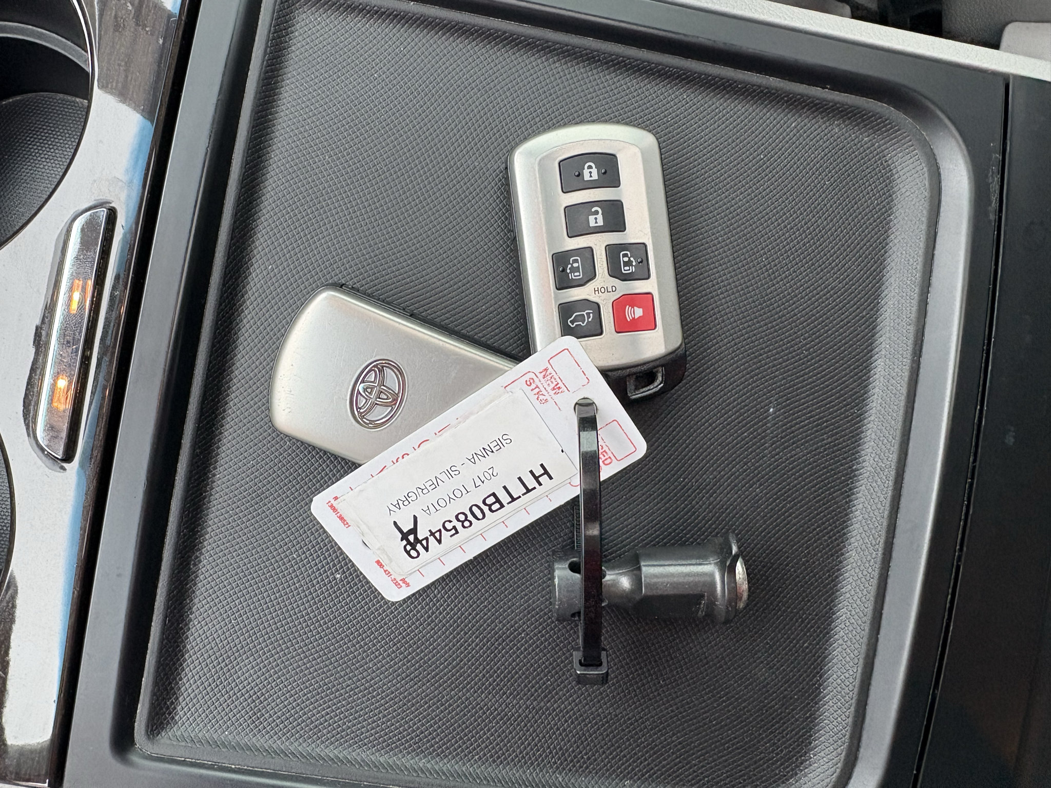 Used 2017 Toyota Sienna XLE FWD image 31
