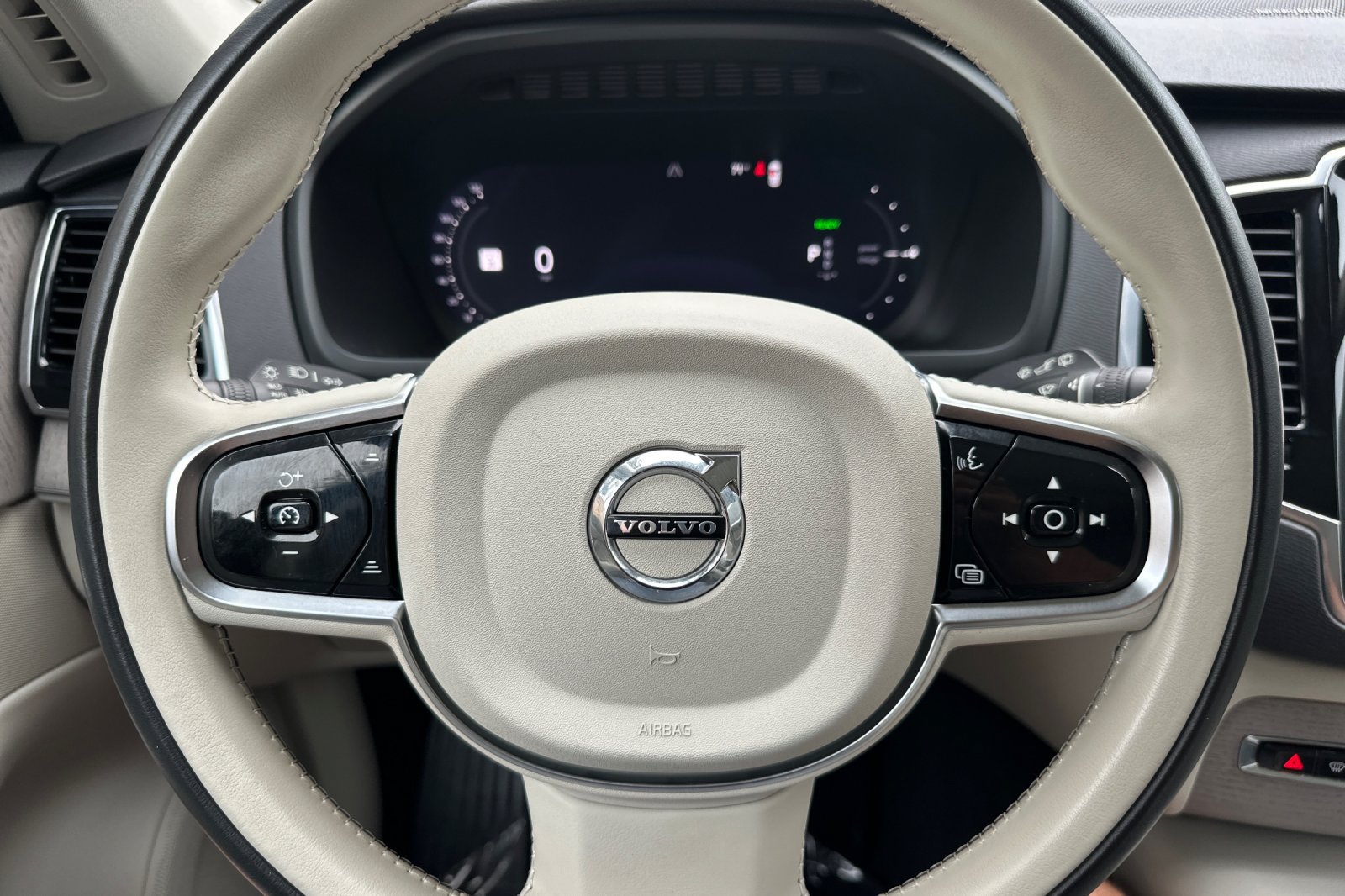 Used 2025 Volvo XC90 T8 Plus AWD/4WD image 29