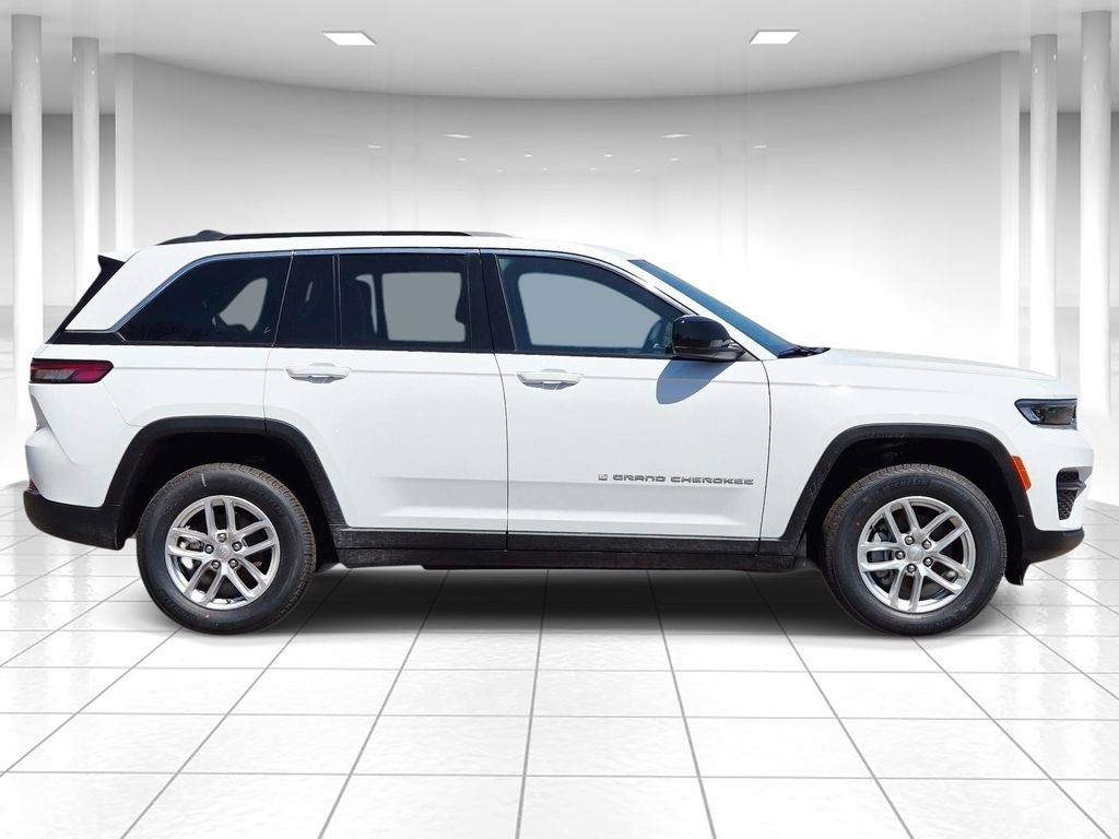 New 2026 Jeep Grand Cherokee Laredo X AWD/4WD image 2